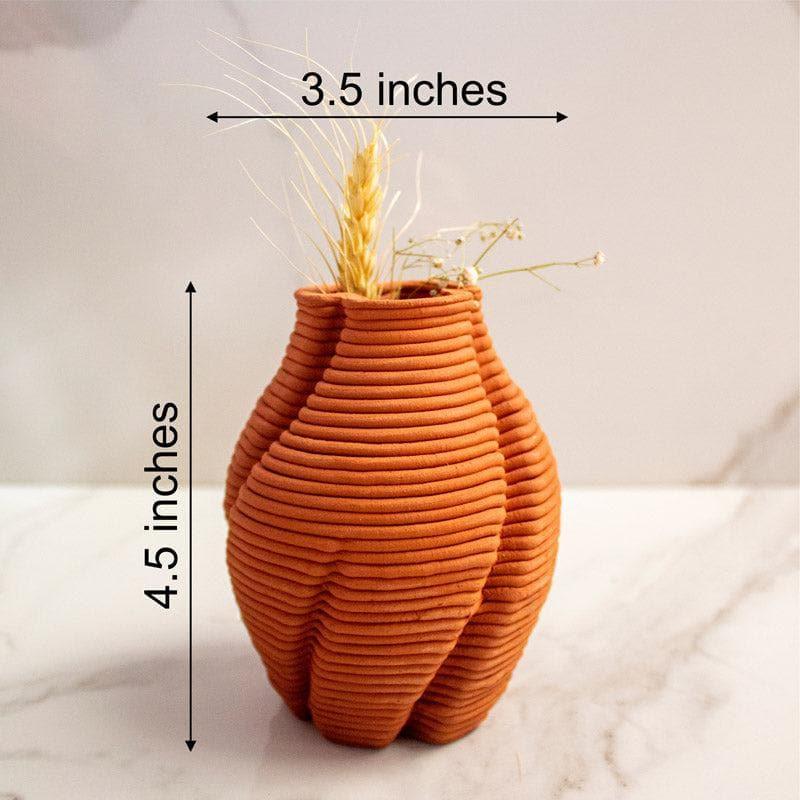 Buy Delan Twisted Vase Vase from Vaaree