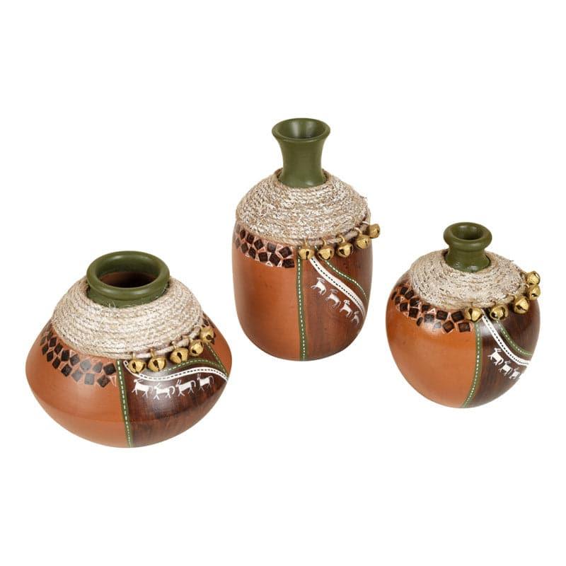 Buy Eliana Terracotta Vase - Set Of Three Vase from Vaaree