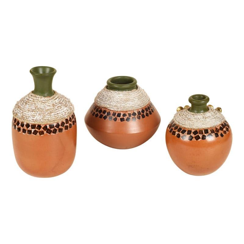 Buy Eliana Terracotta Vase - Set Of Three Vase from Vaaree