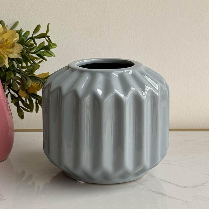 Buy Esko Edge Vase - Grey Vase from Vaaree