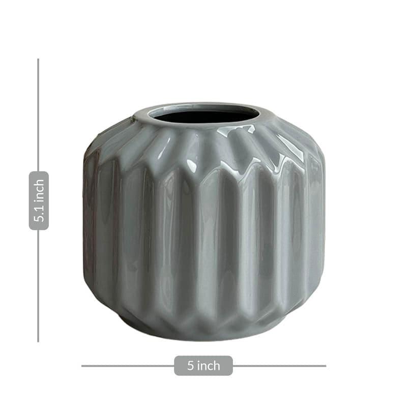 Buy Esko Edge Vase - Grey Vase from Vaaree