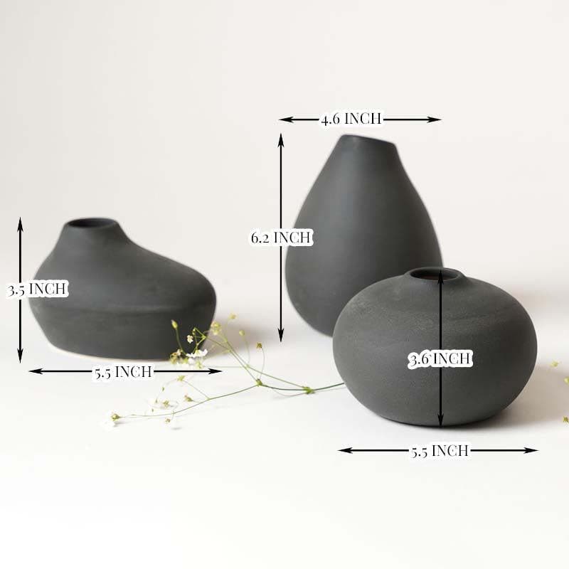 Buy Esoteric Vases (Black) - Set of Three Vase from Vaaree