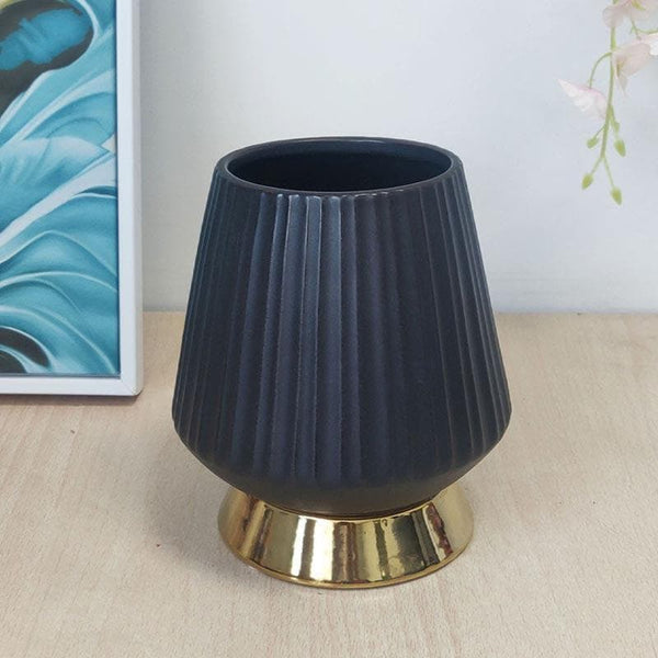 Buy Funky Frill Vase - Black Vase from Vaaree