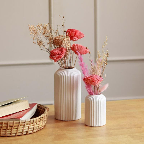 Buy Vase - Ganola Vase With Naturally Dried Flower Bunch at Vaaree online