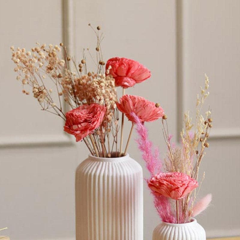 Buy Vase - Ganola Vase With Naturally Dried Flower Bunch at Vaaree online