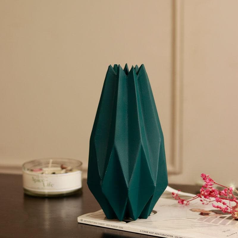 Buy Glada Geometric Vase Vase from Vaaree