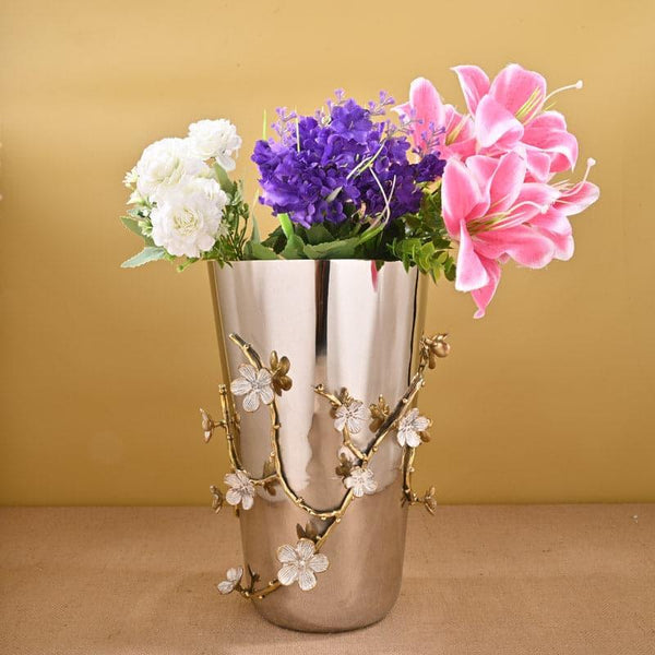 Buy Gura Flora Vase Vase from Vaaree