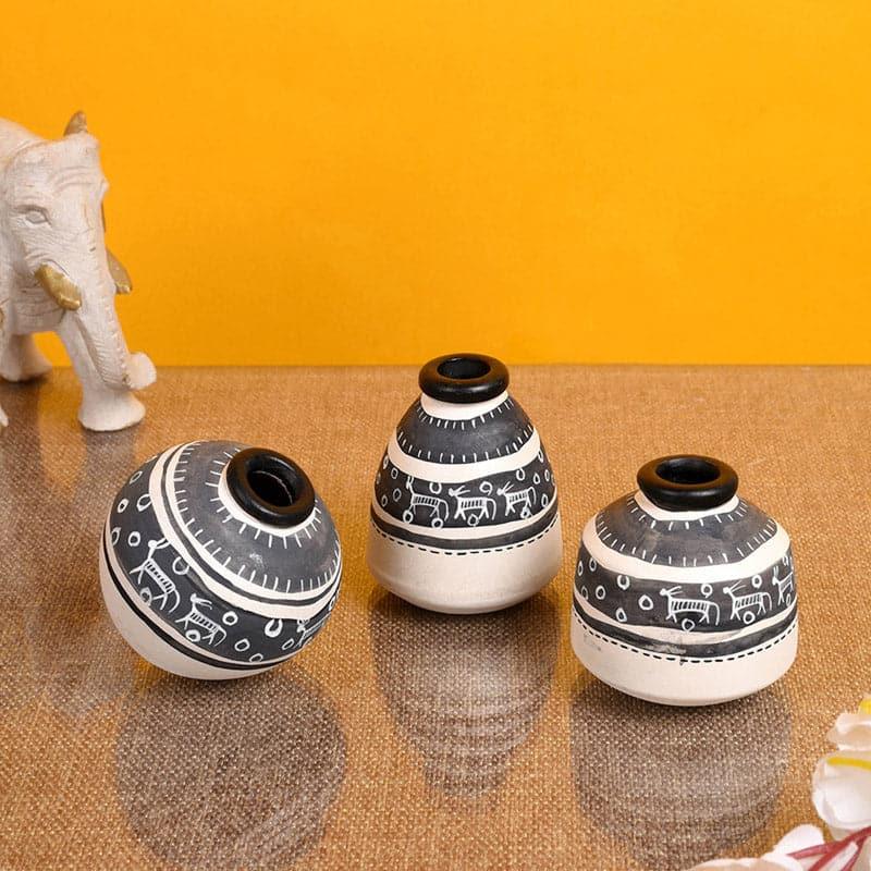 Buy Vase - Keahi Tribal Terracotta Vase - Set Of Three at Vaaree online