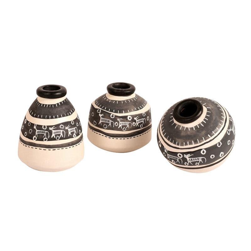 Buy Keahi Tribal Terracotta Vase - Set Of Three Vase from Vaaree