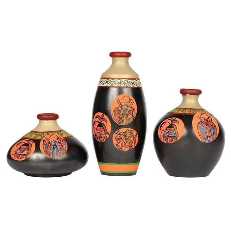 Buy Levanda Tribal Terracotta Vase - Set Of Three Vase from Vaaree