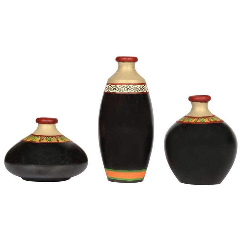 Buy Levanda Tribal Terracotta Vase - Set Of Three Vase from Vaaree