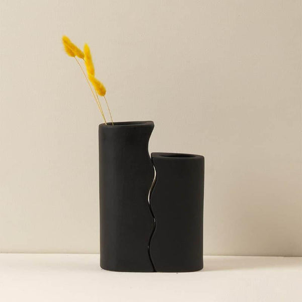 Buy Lovebud Couple Vase (Black) - Set Of Two Vase from Vaaree