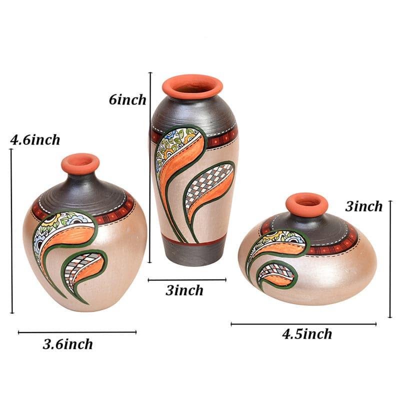 Buy Masika Tribal Terracotta Vase - Set Of Three Vase from Vaaree