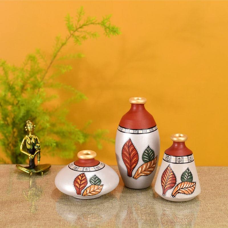 Buy Musike Tribal Terracotta Vase - Set Of Three Vase from Vaaree