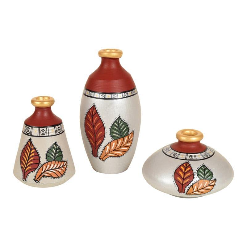 Buy Musike Tribal Terracotta Vase - Set Of Three Vase from Vaaree