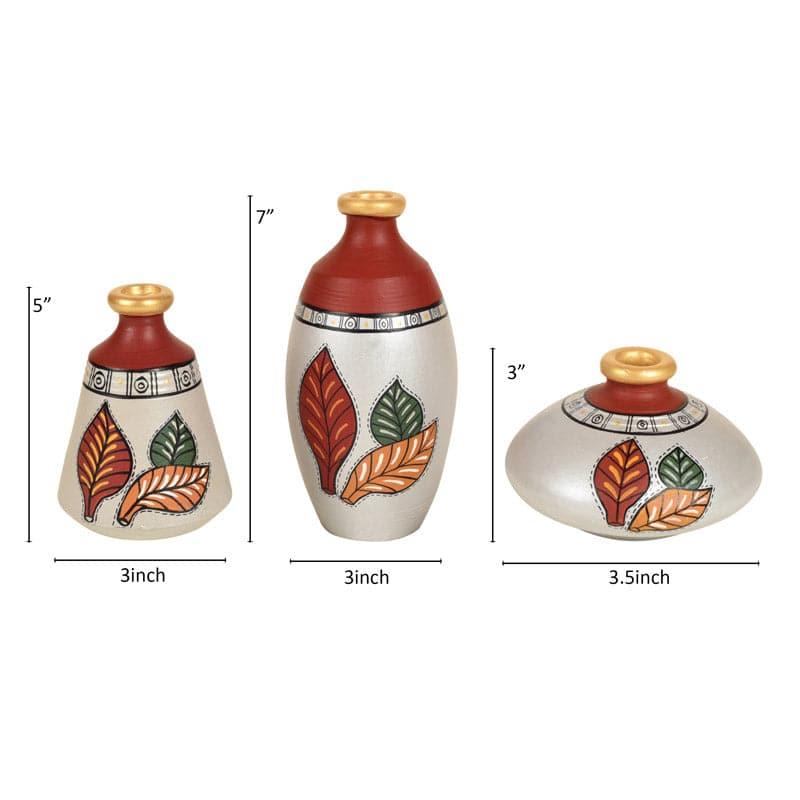 Buy Musike Tribal Terracotta Vase - Set Of Three Vase from Vaaree