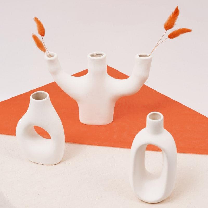 Buy Olla Lure Vase - Set Of Three Vase from Vaaree