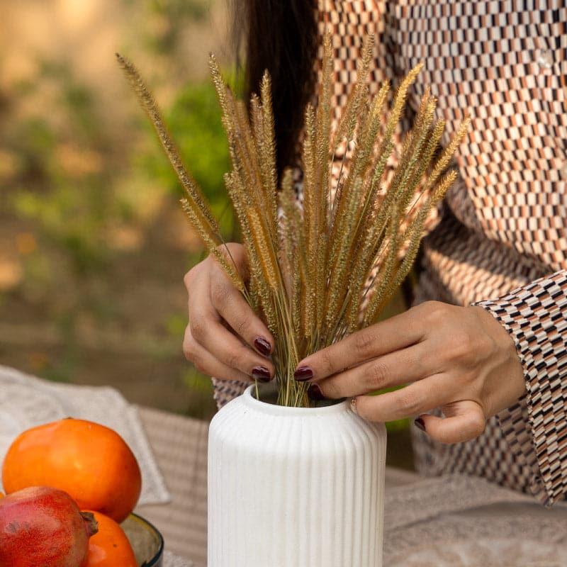 Buy Pingo Vase With Naturally Dried Rustic Grass Vase from Vaaree