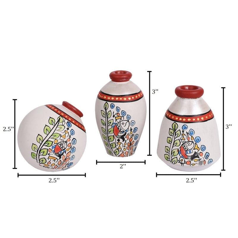 Buy Rykera Tribal Terracotta Vase - Set Of Three Vase from Vaaree