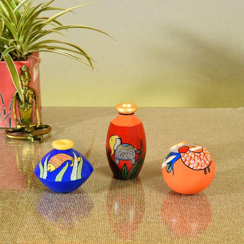 Buy Srimoga Tribal Terracotta Vase - Set Of Three Vase from Vaaree