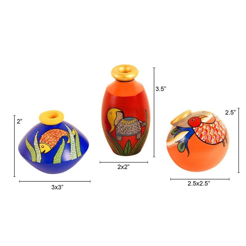 Buy Srimoga Tribal Terracotta Vase - Set Of Three Vase from Vaaree