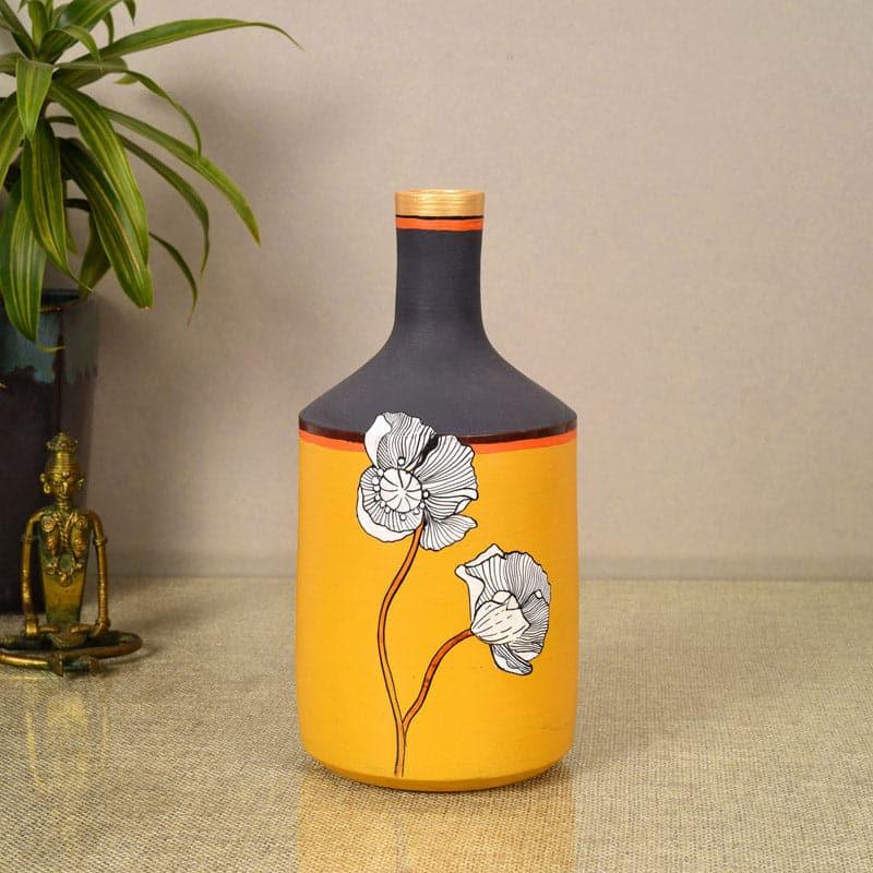 Buy Sunflower Bliss Vase Vase from Vaaree