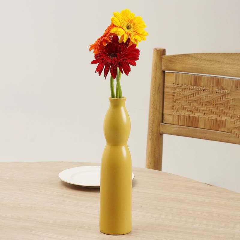 Buy Sunny Vase Vase from Vaaree