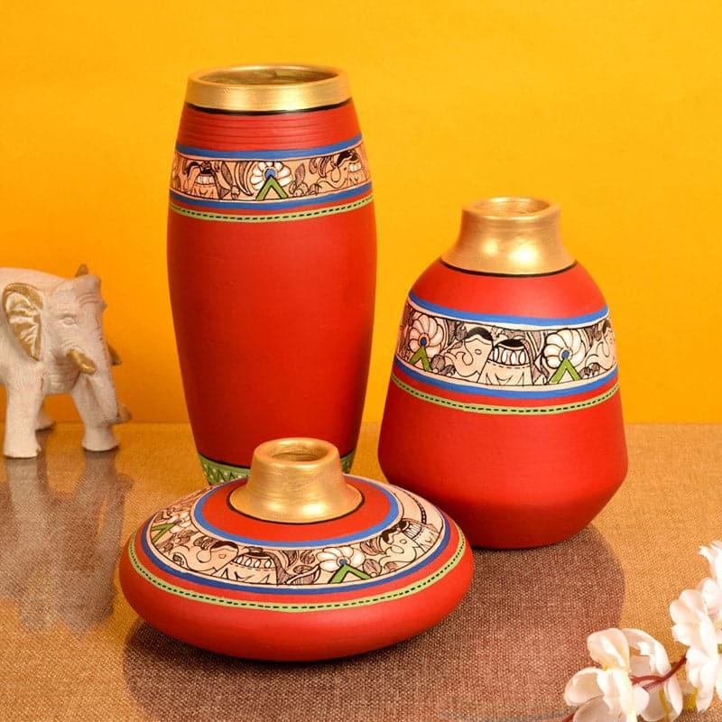 Buy Thavma Tribal Terracotta Vase - Set Of Three Vase from Vaaree