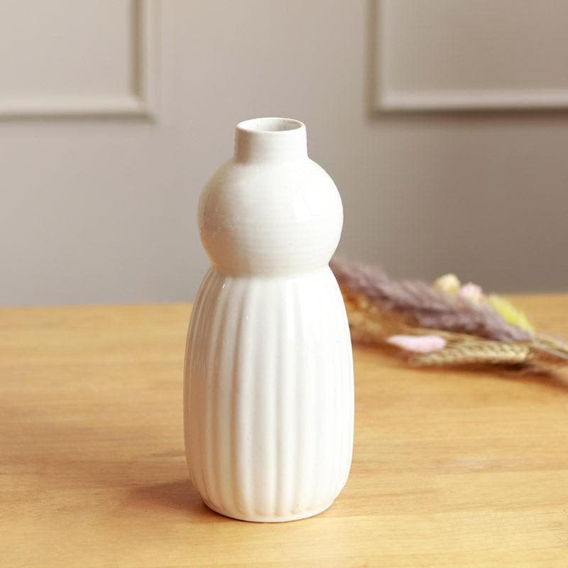 Buy Tuskan Vase With Naturally Dried Flower Bunch Vase from Vaaree