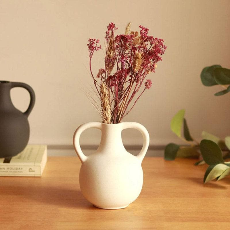 Buy Urnta Vase With Naturally Dried Flower Bunch Vase from Vaaree