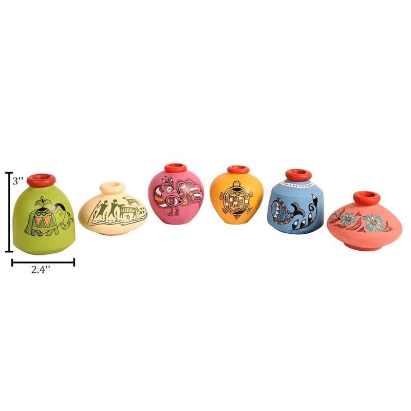 Buy Bosa Wall Shelf With Madhubani Pot - Set Of Seven Wall Accents from Vaaree