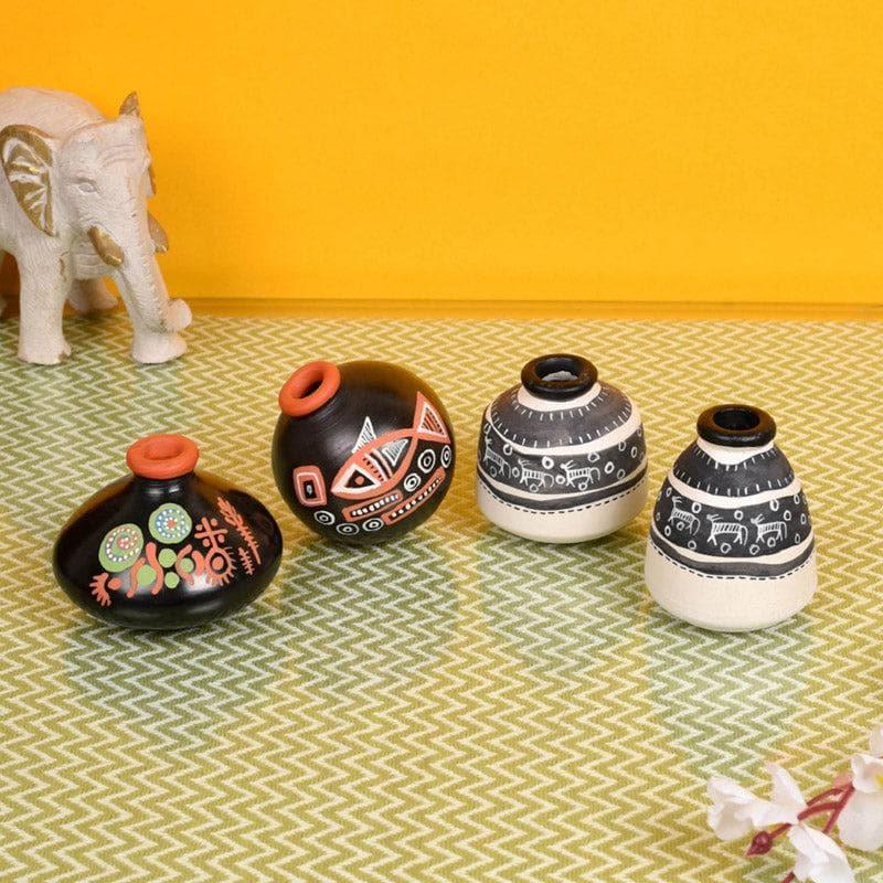 Buy Pelu Grided Wall Shelf With Warli Pot - Set Of Five Wall Accents from Vaaree