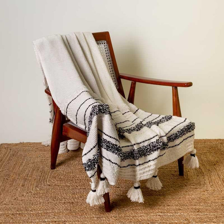 Buy Monochrome Striped Throw at Vaaree online | Beautiful Throws to choose from