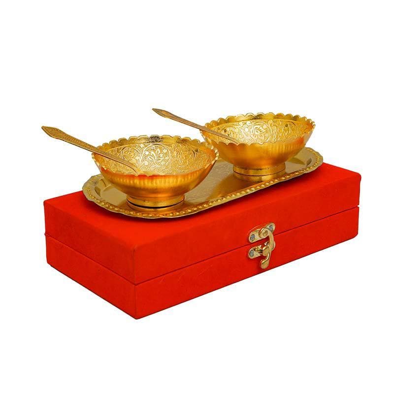 Buy Lavish Penchant Gift Set- Gold at Vaaree online | Beautiful Tray to choose from