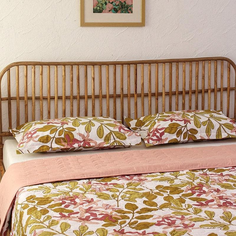 Buy Senjana Bedcover - Pink Bedcovers from Vaaree