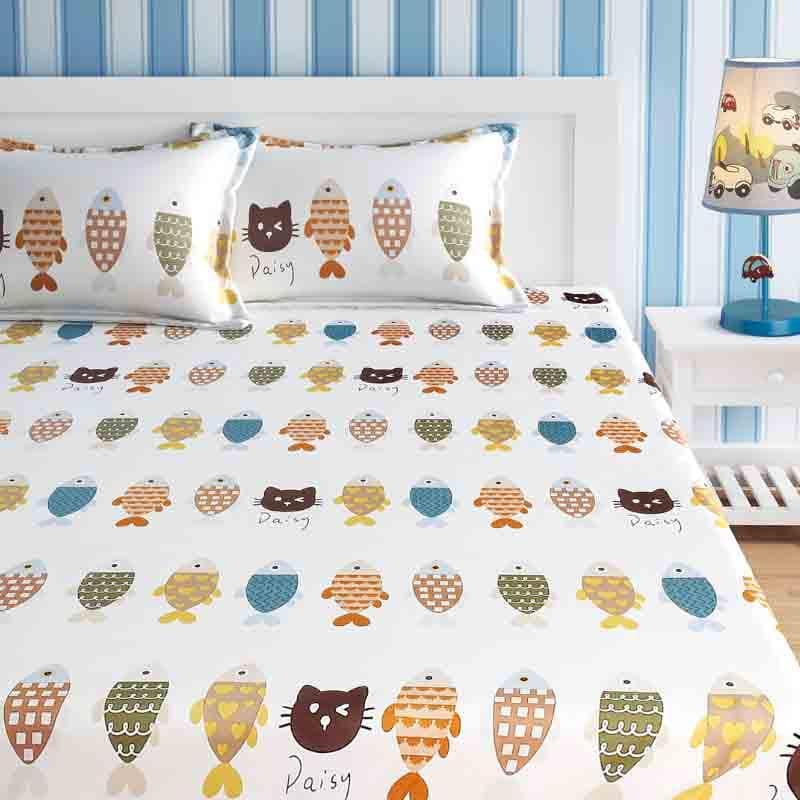 Buy Daisy and the Fishes Bedsheet Bedsheets from Vaaree