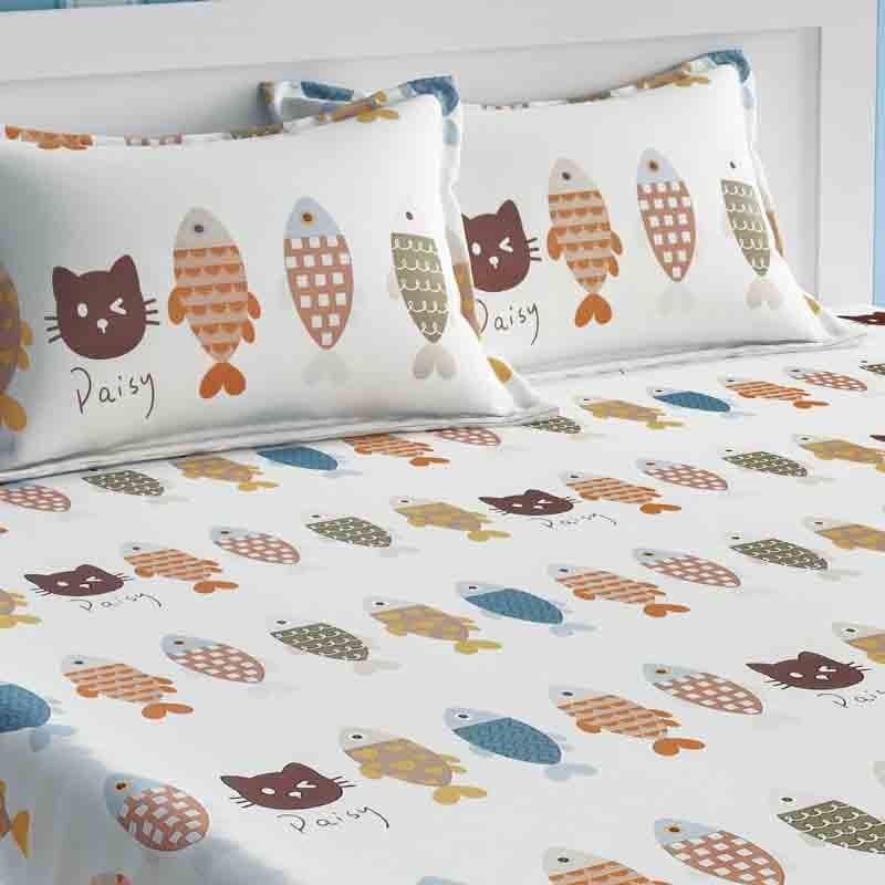 Buy Daisy and the Fishes Bedsheet Bedsheets from Vaaree