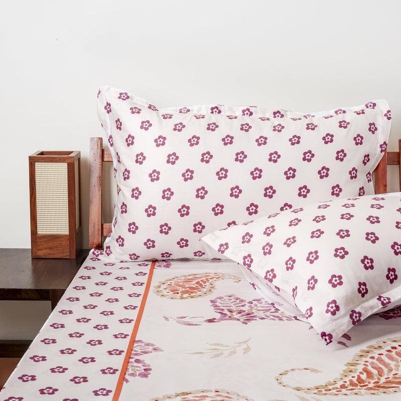 Buy Paisley LaLa Land Bedsheet - Purple & Red Bedsheets from Vaaree