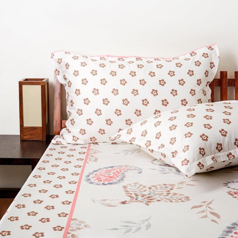 Buy Paisley LaLa Land Bedsheet - Rust & Red Bedsheets from Vaaree