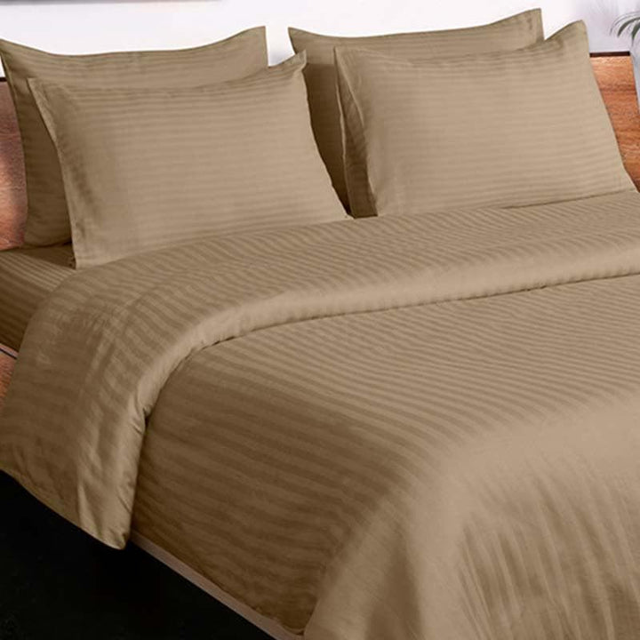 Buy Classic Striped Duvet Cover (Beige) at Vaaree online | Beautiful Duvet Covers to choose from