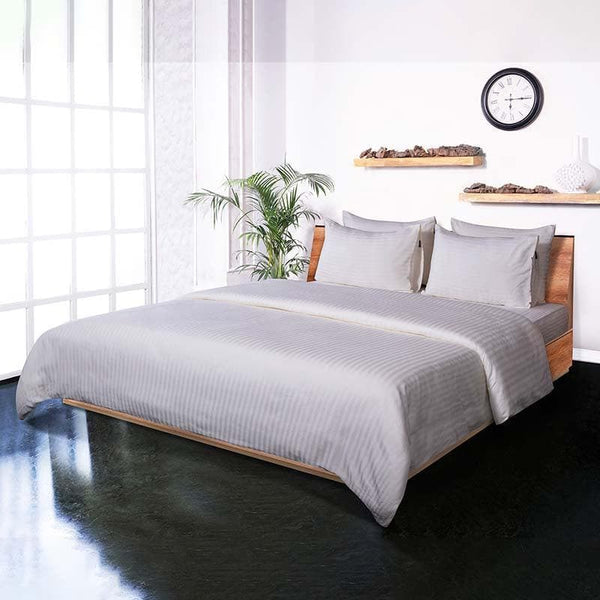 Buy Classic Striped Duvet Cover (Ivory) at Vaaree online | Beautiful Duvet Covers to choose from
