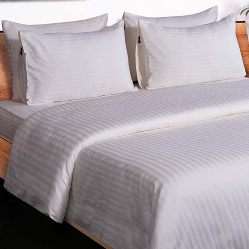 Buy Classic Striped Duvet Cover (Ivory) at Vaaree online | Beautiful Duvet Covers to choose from