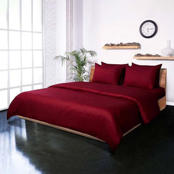 Buy Classic Striped Duvet Cover (Maroon) at Vaaree online | Beautiful Duvet Covers to choose from
