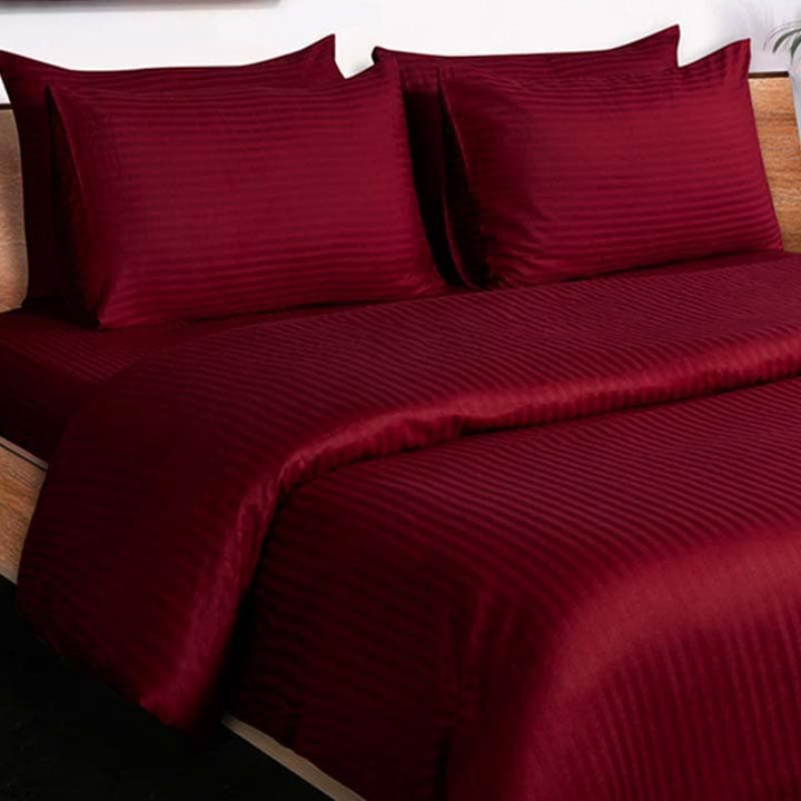 Buy Classic Striped Duvet Cover (Maroon) at Vaaree online | Beautiful Duvet Covers to choose from