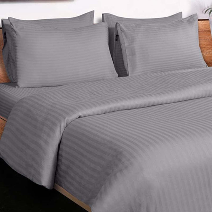 Buy Classic Striped Duvet Cover (Silver) at Vaaree online | Beautiful Duvet Covers to choose from