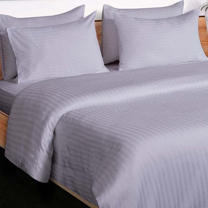 Buy Classic Striped Duvet Cover (White) at Vaaree online