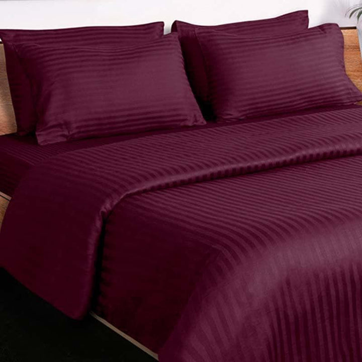 Buy Classic Striped Duvet Cover (Wine) at Vaaree online | Beautiful Duvet Covers to choose from