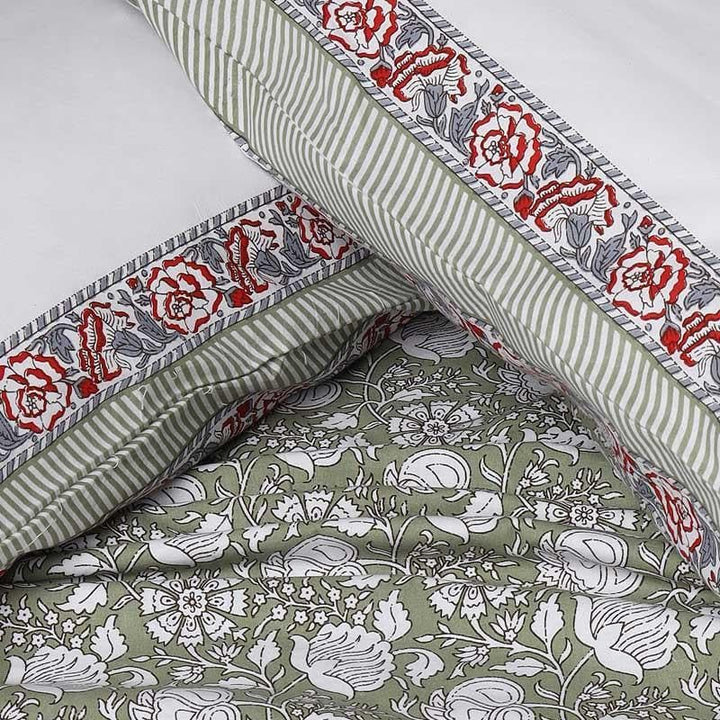 Buy Crimson Indo-tropical Bedsheet at Vaaree online | Beautiful Bedsheets to choose from