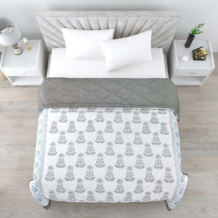 Buy Monochrome Dreams Reversible Comforter at Vaaree online | Beautiful Comforters & AC Quilts to choose from