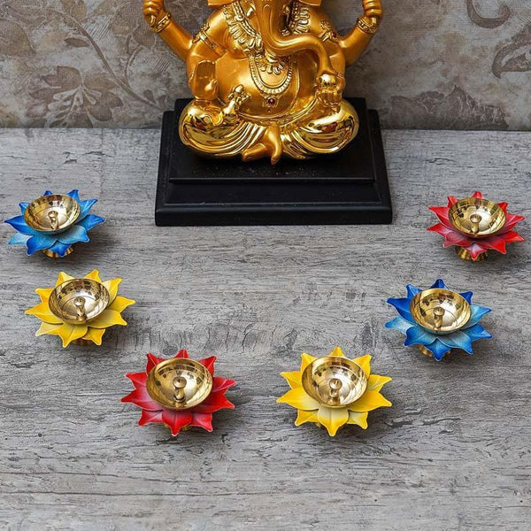 Buy Enchanting Tealights Set Diyas from Vaaree